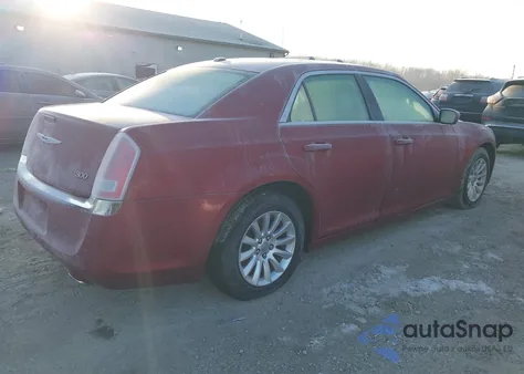 2013 Chrysler 300 Motown z USA, uszkodzony, nr VIN 2C3CCAAG1DH643890